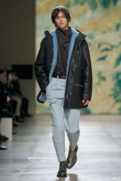 Look 12